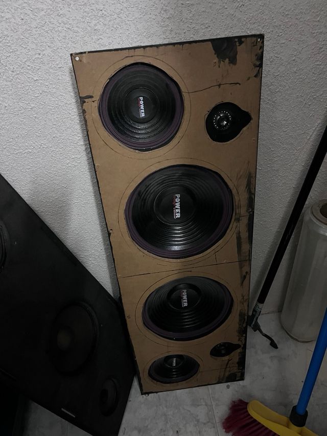 Bandeja altavoces coche