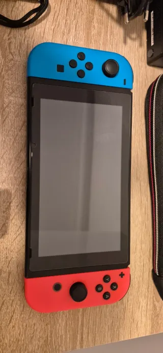 Nintendo Switch Azul/Rojo + Funda