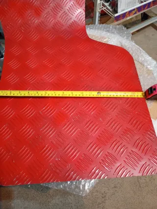 Alfombrillas aluminio coche rojas