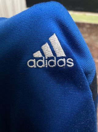 Chaqueta Adidas azul y negra