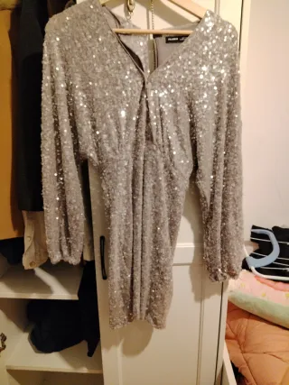 Vestido corto lentejuelas plateado .elastico
