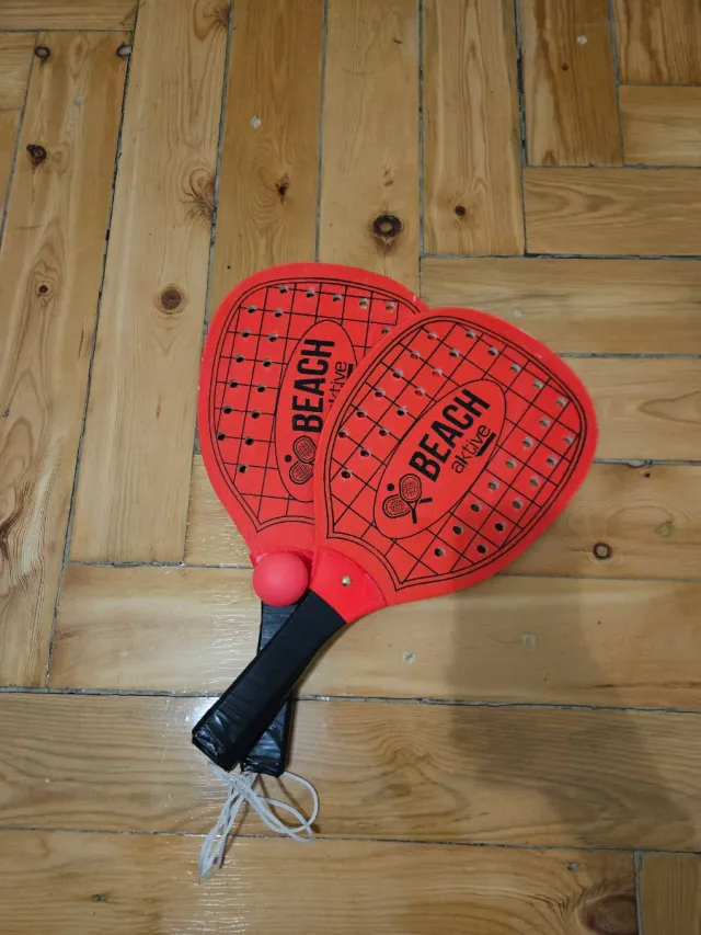 Raquetas de playa rojas