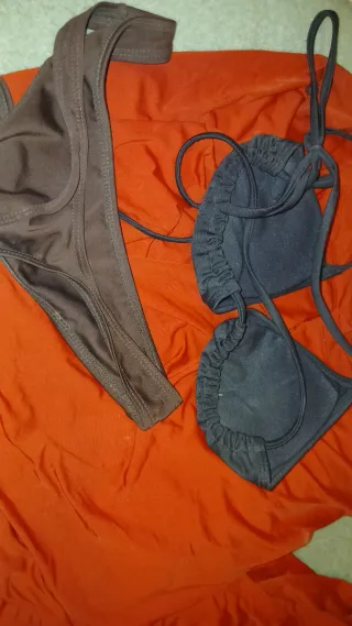 Bikini top y tanga marrón