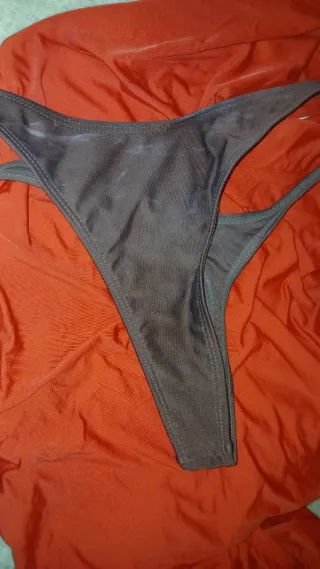 Bikini top y tanga marrón