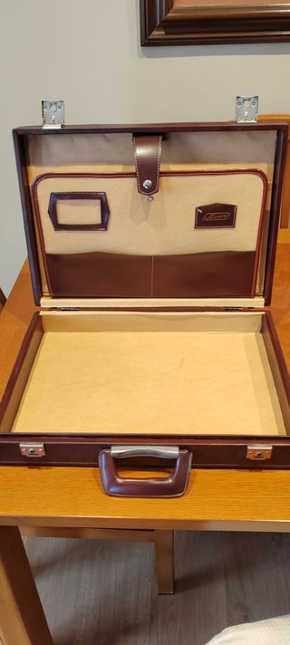 Maletín ejecutivo marrón