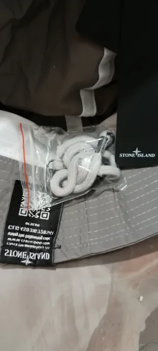 Oferta Gorro pescador Stone Island gris