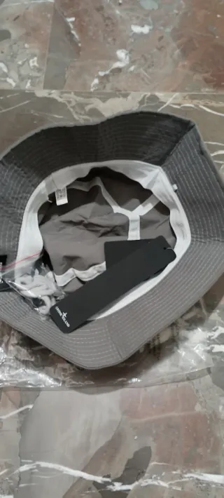 Oferta Gorro pescador Stone Island gris