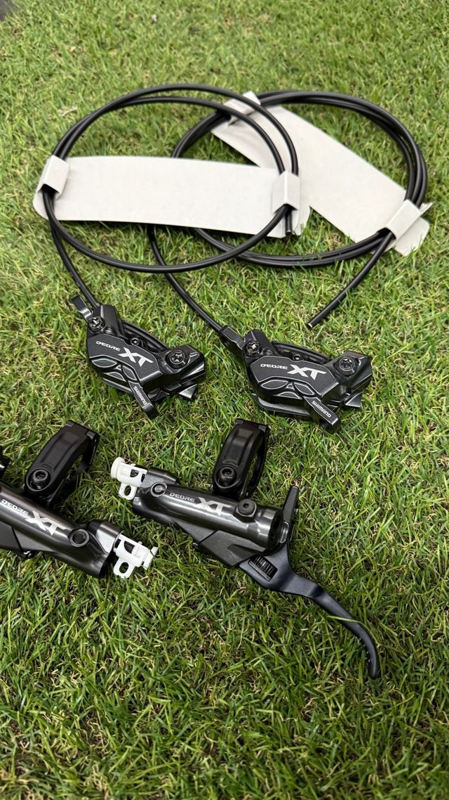Freni Shimano XT M8200 a 4 pistoni nuovi
