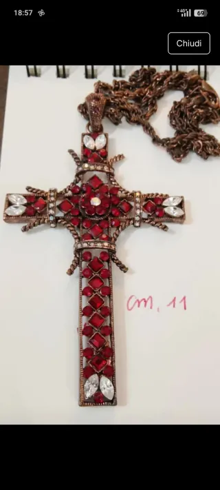 Collana con croce rossa e oro