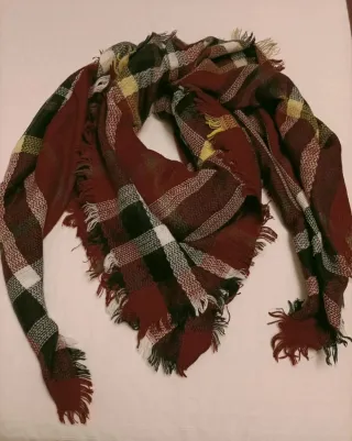 Bufanda con etiqueta