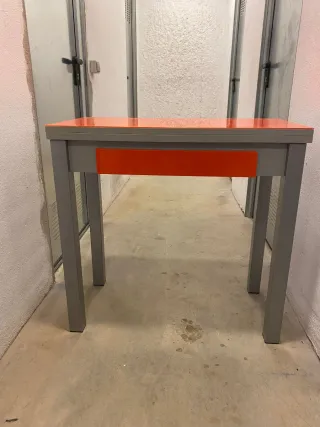 Mesa de cocina abatible naranja y gris