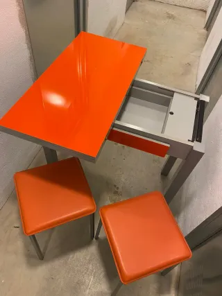 Mesa de cocina abatible naranja y gris