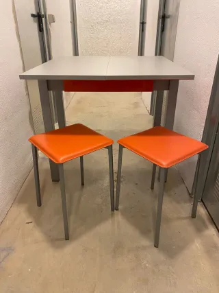 Mesa de cocina abatible naranja y gris