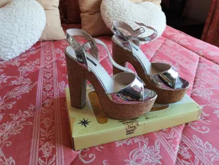 Sandalias de tacón plateadas