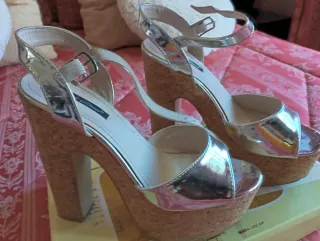 Sandalias de tacón plateadas