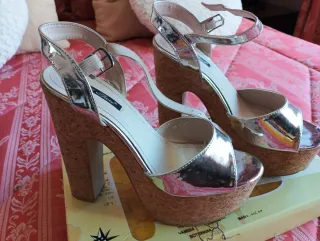 Sandalias de tacón plateadas