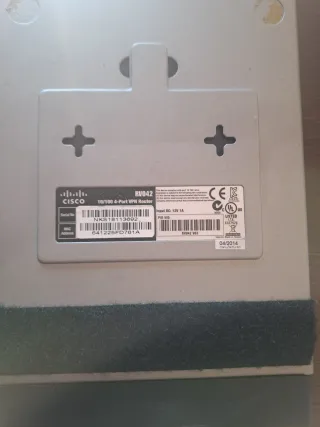 Router Cisco RV042 VPN 10/100