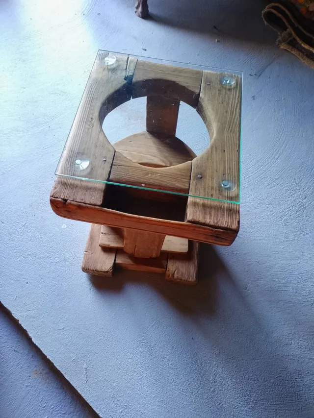 Mesa auxiliar artesanal tacatá século XIX