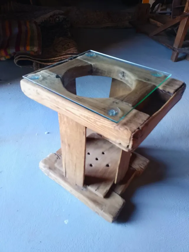 Mesa auxiliar artesanal tacatá século XIX