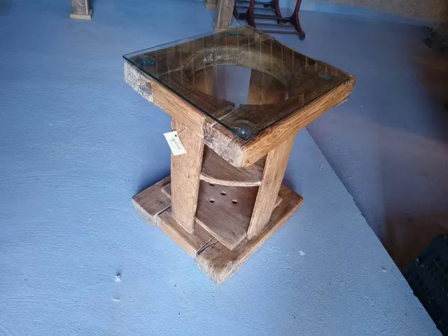 Mesa auxiliar artesanal tacatá século XIX