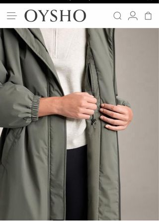 Chaqueta larga impermeable Oysho verde azulado