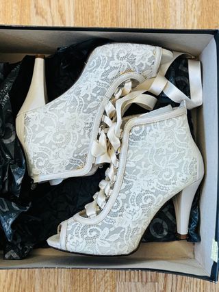 Botines de novia encaje blanco roto
