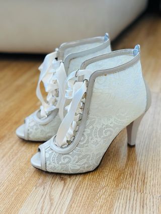 Botines de novia encaje blanco roto