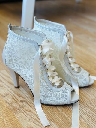 Botines de novia encaje blanco roto