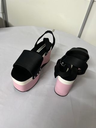 Zapatos plataforma Zara negros y rosas T40