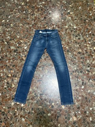 Pantalón vaquero azul oscuro marca Benetton