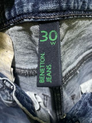 Pantalón vaquero azul oscuro marca Benetton