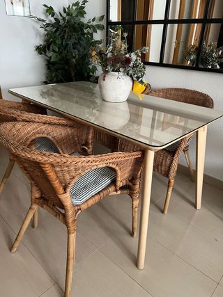 Tavolo da pranzo in legno con cristallo incluso