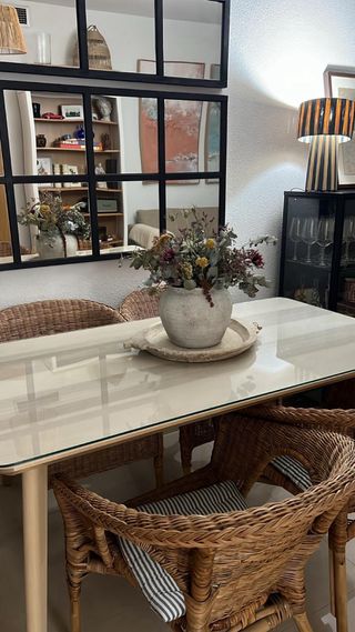 Tavolo da pranzo in legno con cristallo incluso