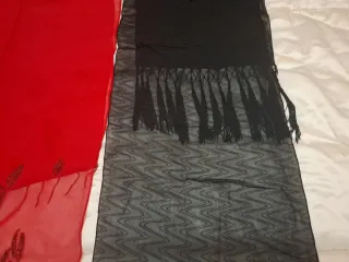 Bufandas Clals Negras y Rojas