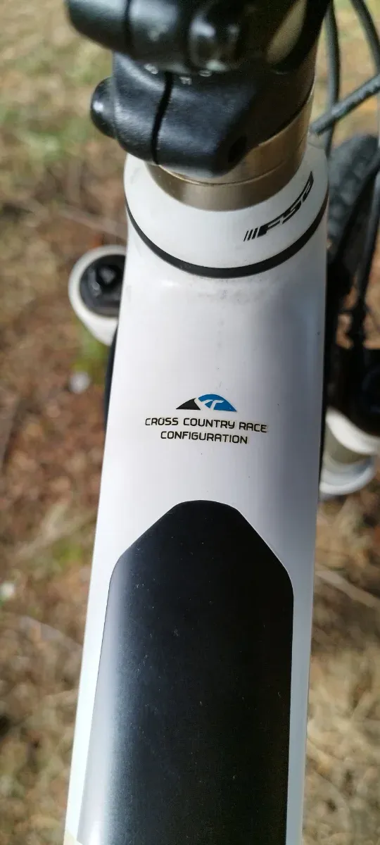 Bicicleta Cube Reaction GTC carbono