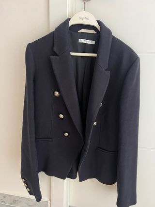 Americana Mango Negra Botones Dorados