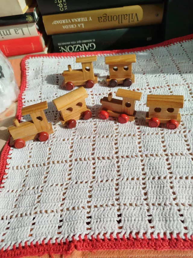 LOTE Trenes de madera 4 € TODOS