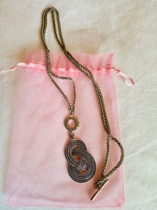 Collar de acero con colgante