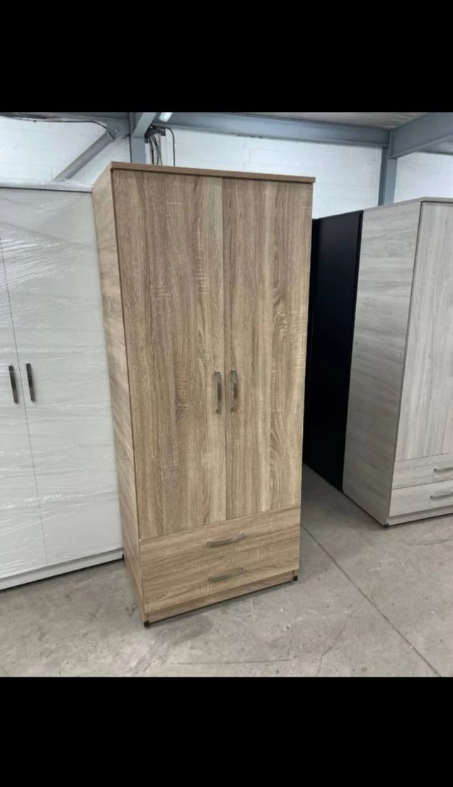 Armadio in legno a 2 ante e cassetto