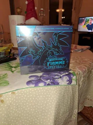 Set Allenator Fuoriclasse Pokémon FIAMME SPETTRALI