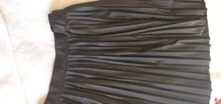 Falda plisada negra