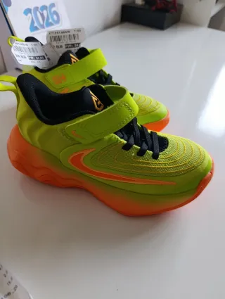 Zapatillas Nike Niños Neón.  Talla 29'5