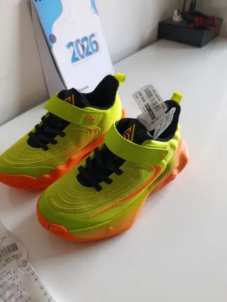 Zapatillas Nike Niños Neón.  Talla 29'5