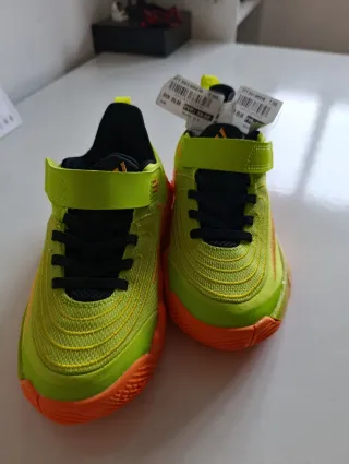 Zapatillas Nike Niños Neón.  Talla 29'5