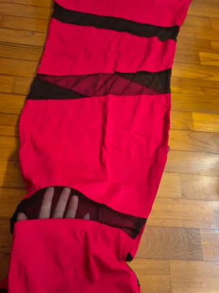 Abito lungo monospalla rosso e nero