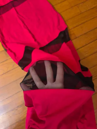 Abito lungo monospalla rosso e nero