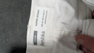 Pantalón vaquero hombre blanco roto