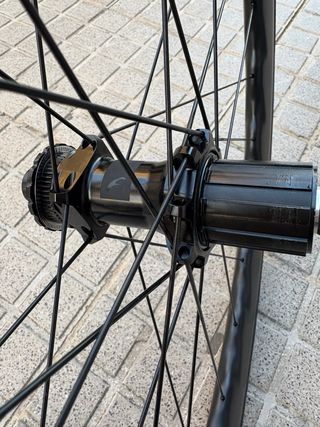 Ruedas Fulcrum Soniq42 con cubiertas Pirelli TODO