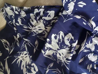 Mono pantalón estampado floral azul y blanco