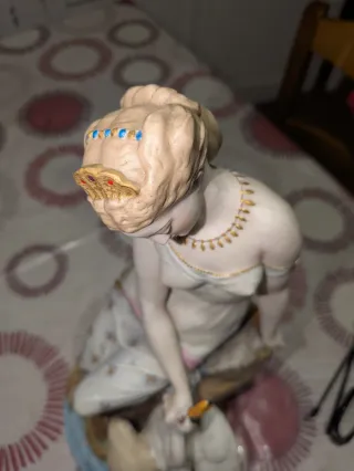 LEDA amb CIGNE. Figura ceràmica policromada s. XIX